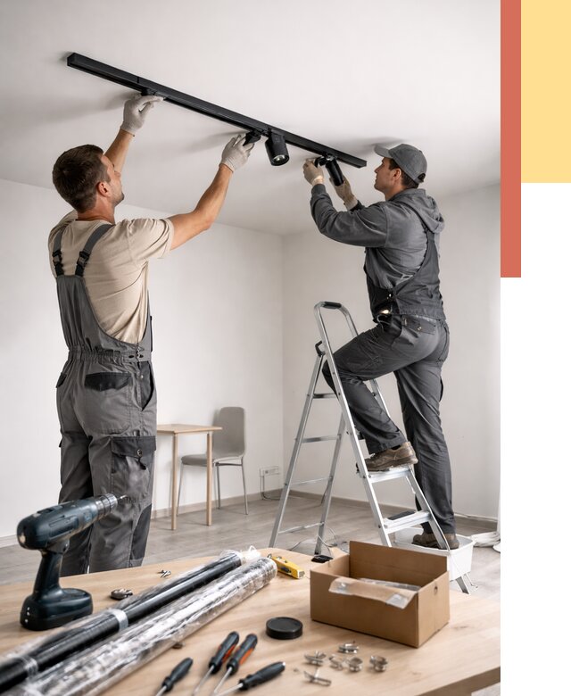 Установка трековых светильников в натяжной потолок в Абакане от 4290 руб. | ОТДЕЛОЧНИК-Бкн